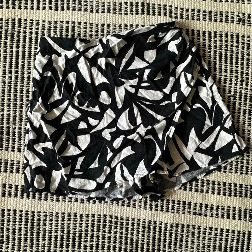 A new day Size 6 Black & White Skort 55% linen